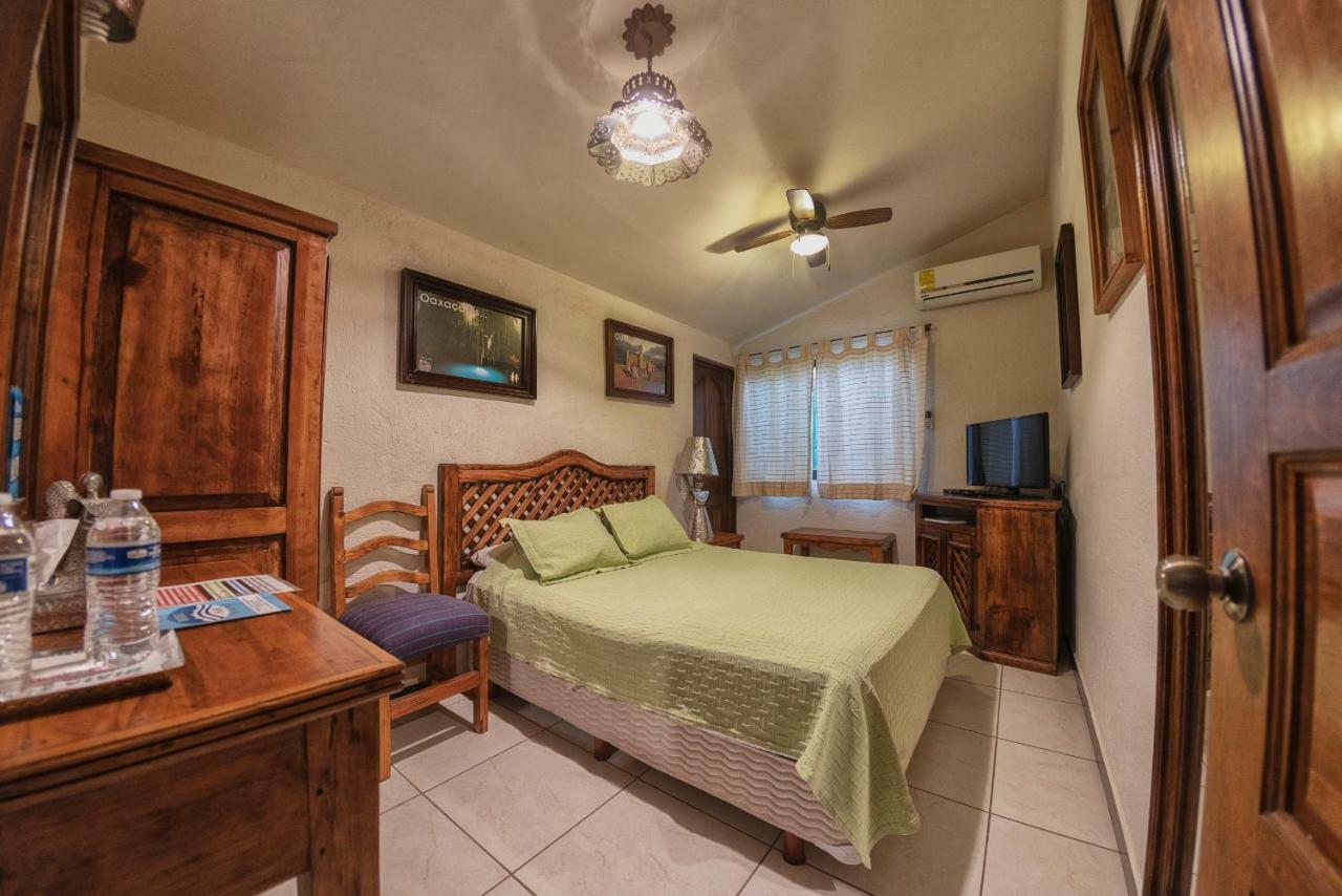 Hotel Casa Yunenisa Oaxaca ภายนอก รูปภาพ